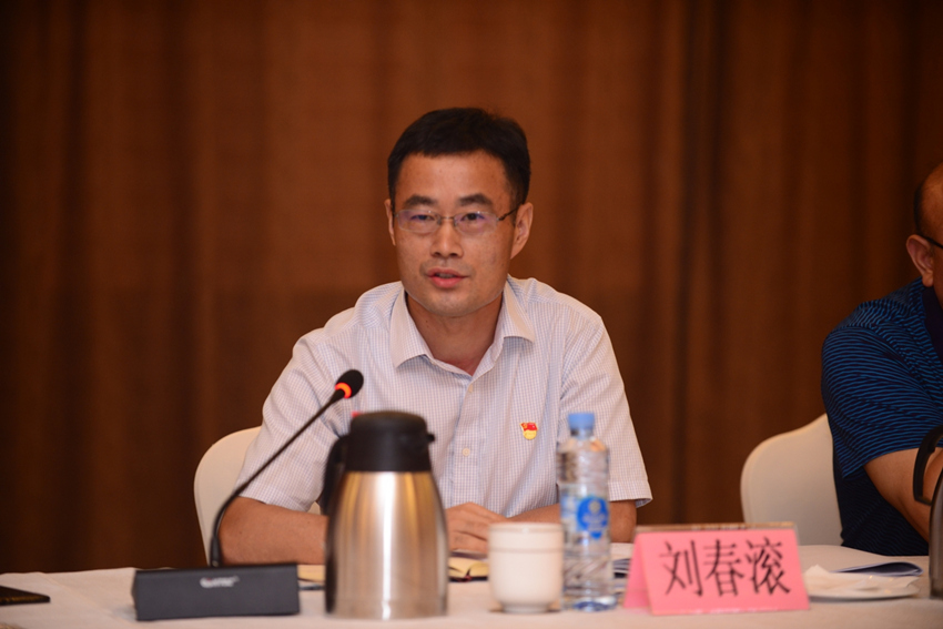 省委组织部组织四处处长刘春滚在银河娱乐
专题民主生活会上点评讲话_副本.jpg